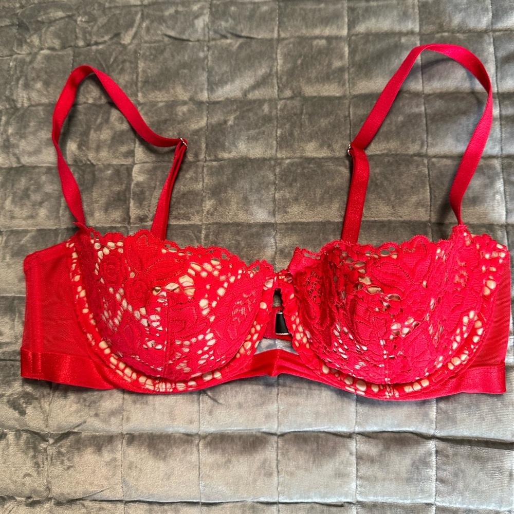 Victoria Secret Elegant Red Lace Bra
